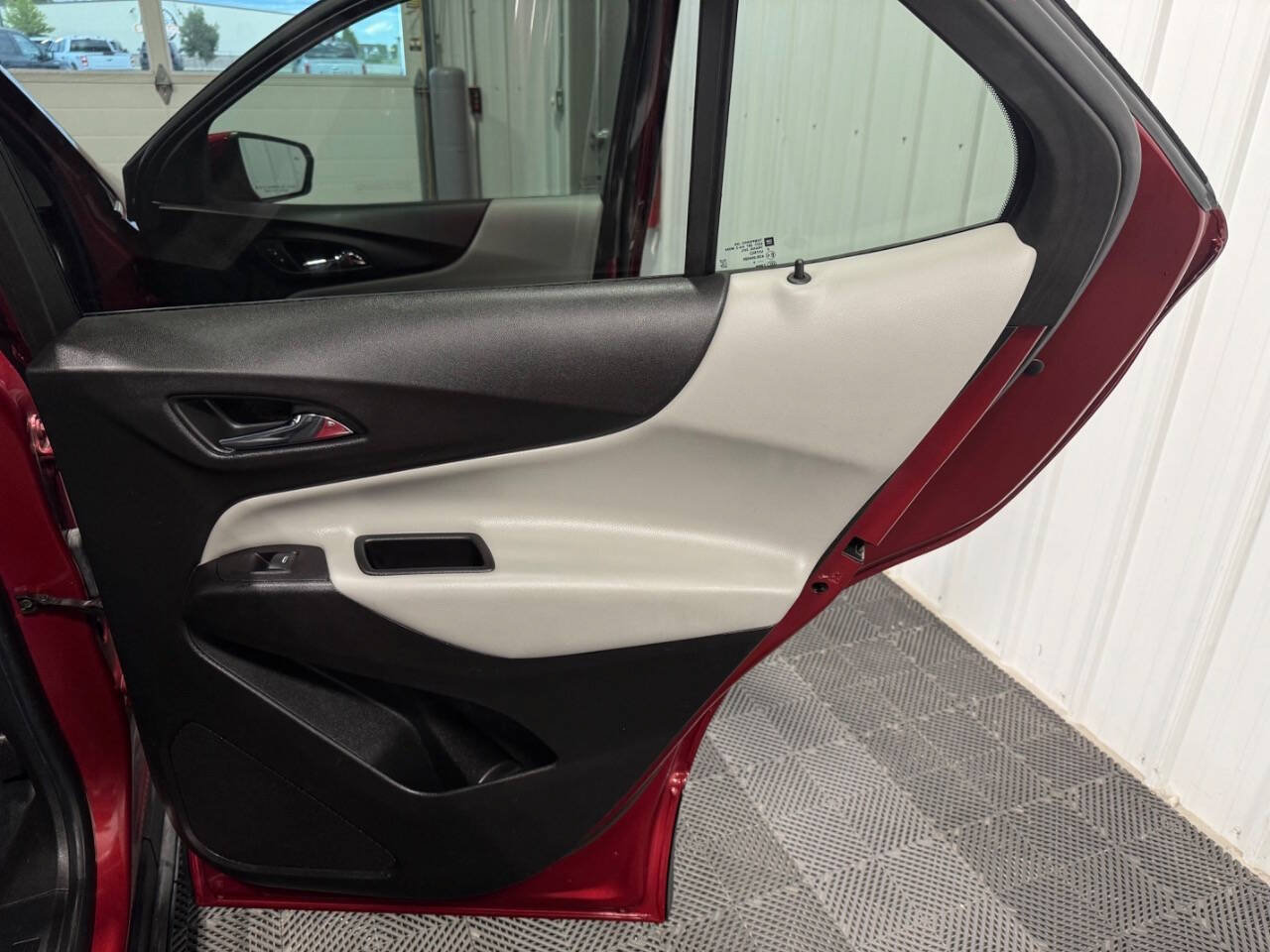 Used 2019 Chevrolet Equinox LT w/ LT True North Edition AWD/4WD image 26