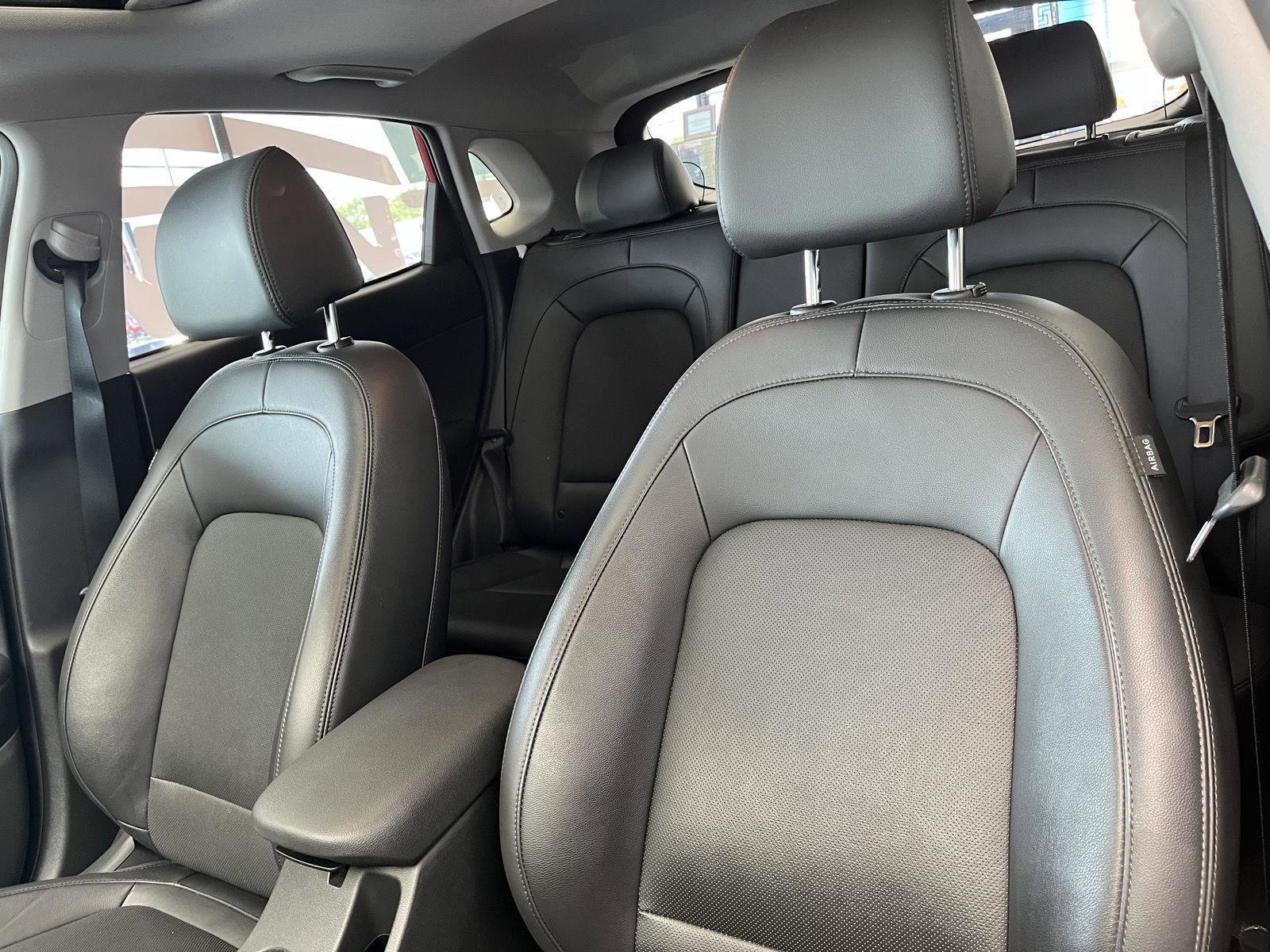 Used 2022 Hyundai Kona Limited w/ Cargo Package image 10