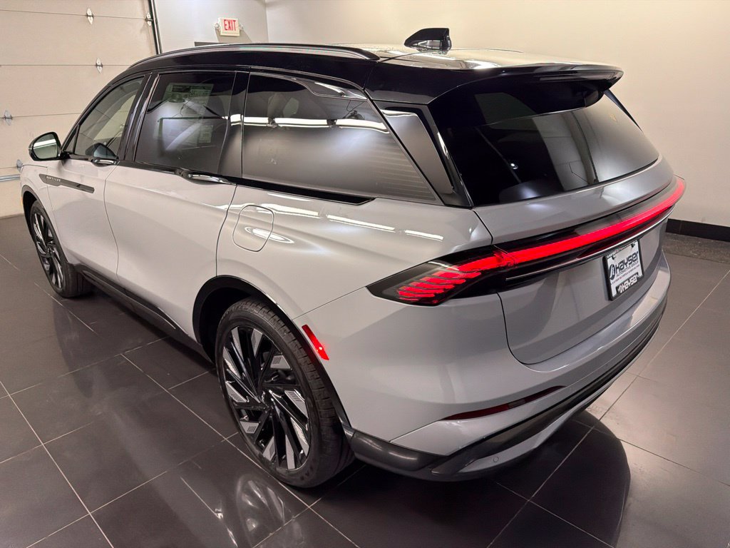 New 2026 Lincoln Nautilus Reserve w/ Jet Appearance Package AWD/4WD image 4
