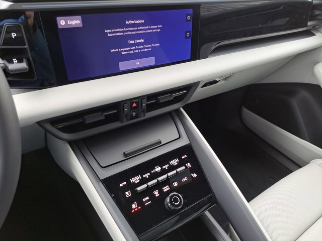 New 2026 Porsche Macan 4 Electric AWD/4WD image 32