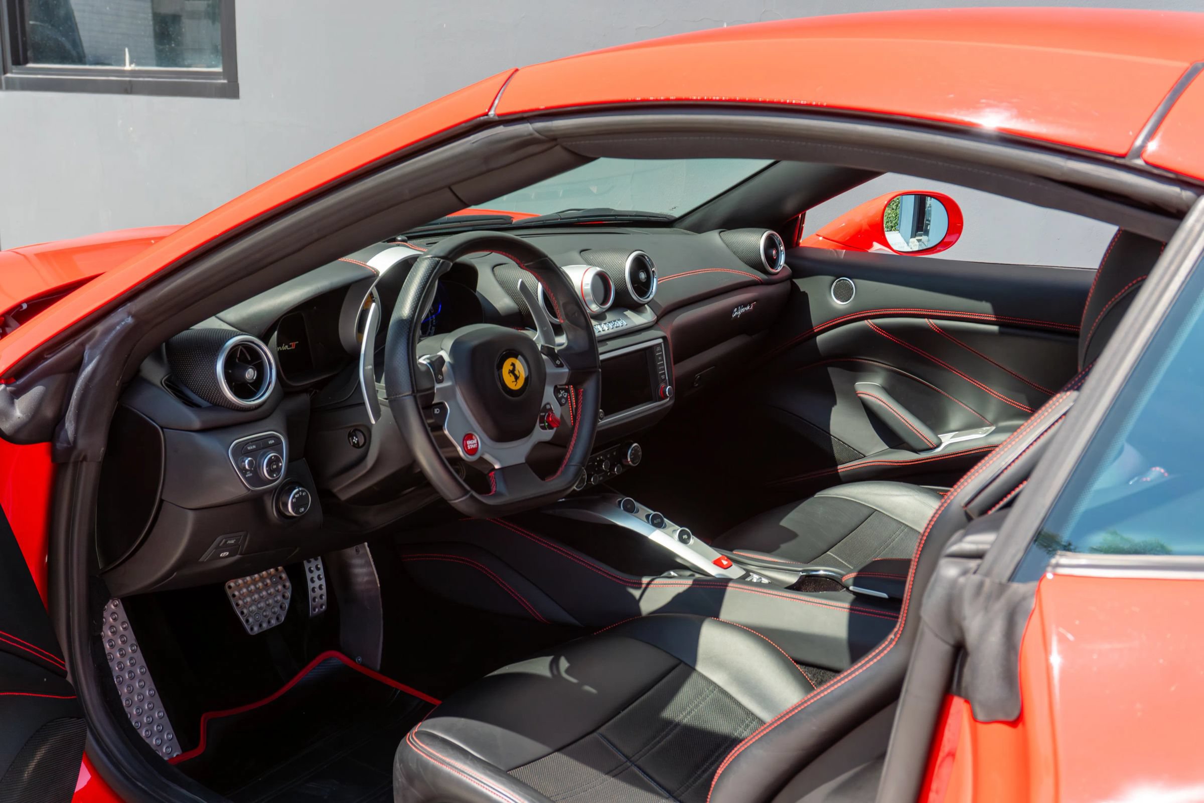 Used 2017 Ferrari California T RWD image 47