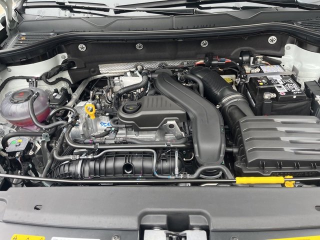 New 2025 Volkswagen Taos SE image 28