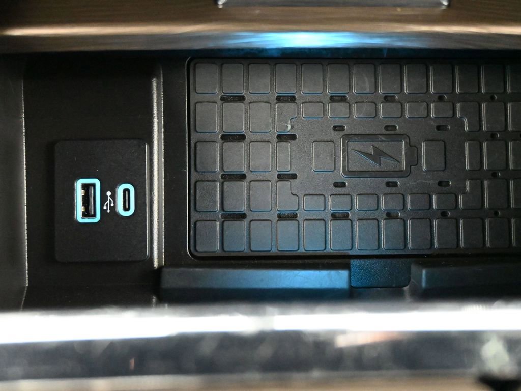 Used 2024 Ford Expedition Limited AWD/4WD image 16