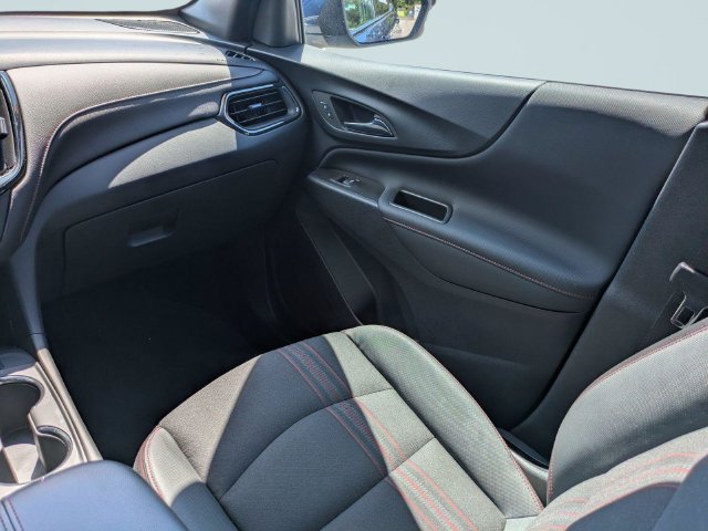 Used 2023 Chevrolet Equinox RS FWD image 19