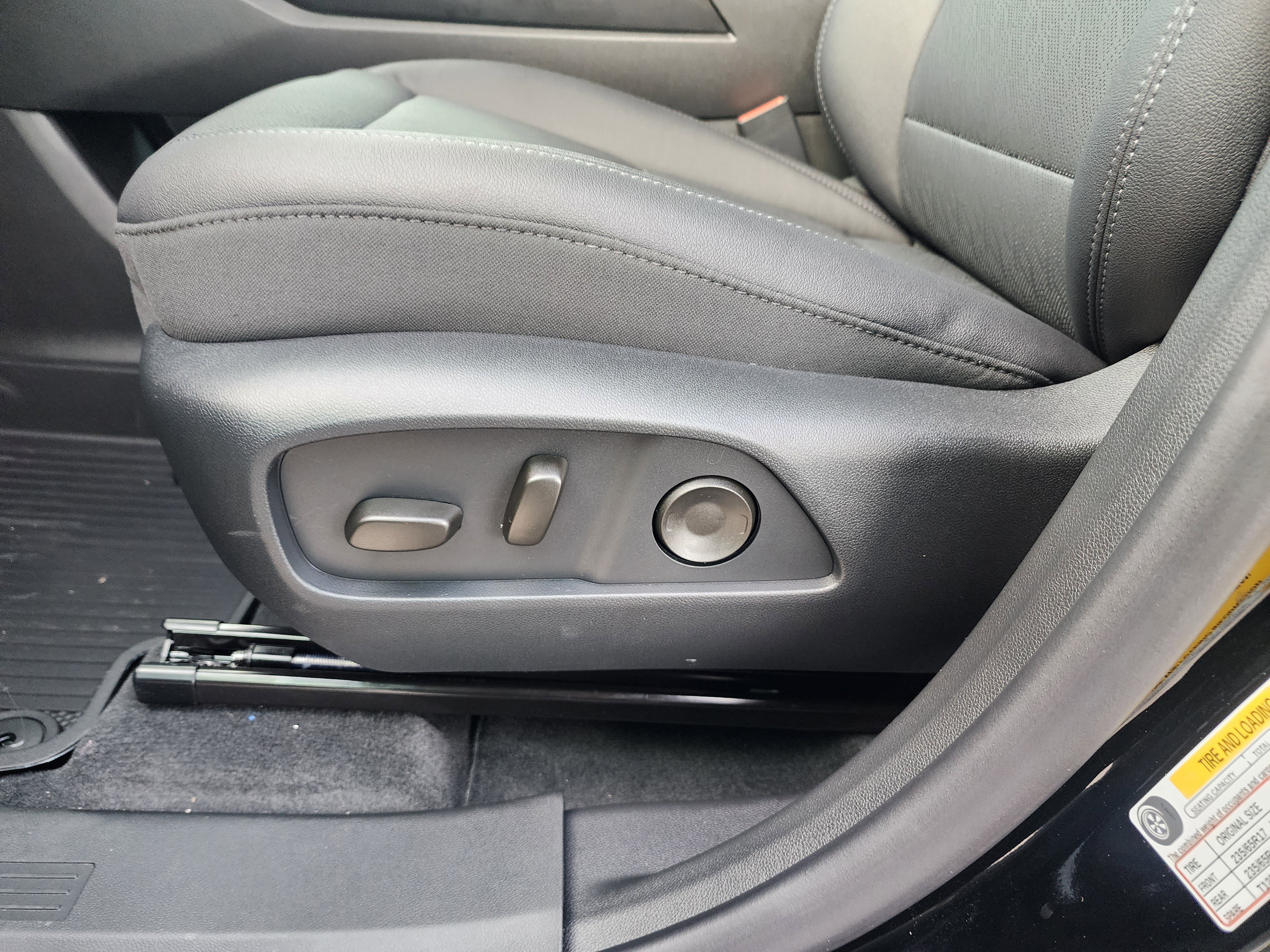 New 2026 Chevrolet Equinox LT w/ Convenience Package II image 25