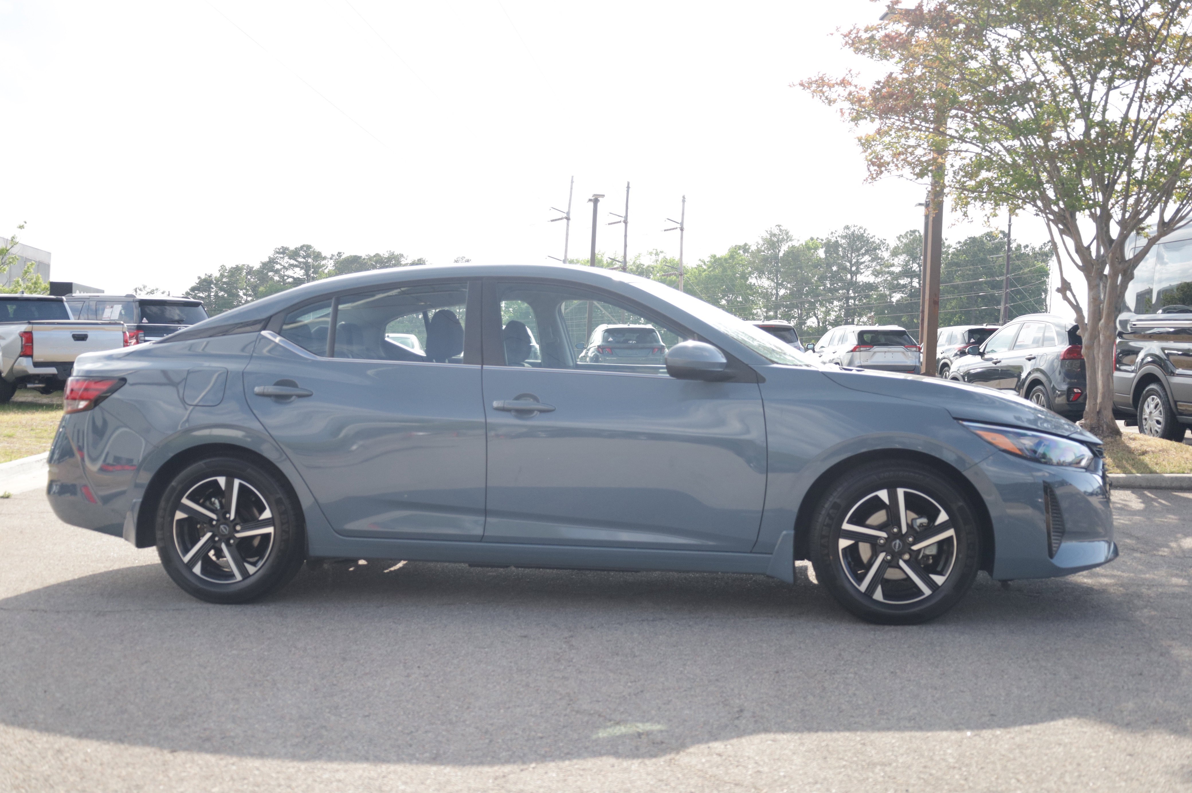 Used 2024 Nissan Sentra SV FWD image 6