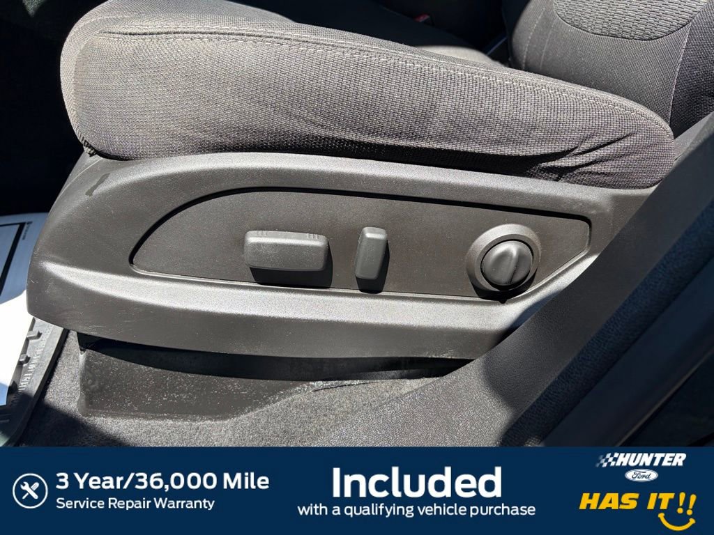 Used 2017 Chevrolet Traverse LT w/ Style and Technology Package FWD image 4