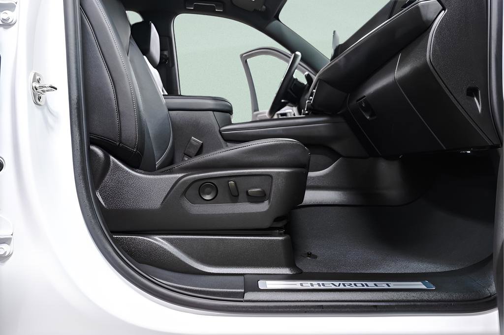 Used 2025 Chevrolet Tahoe LT image 40