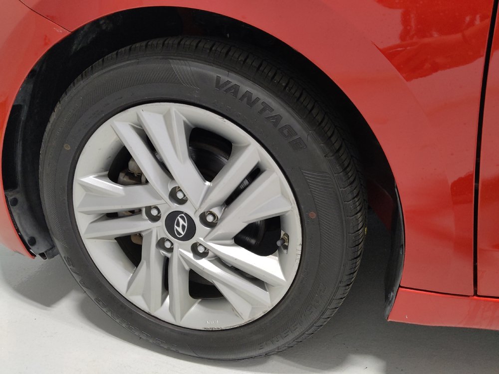 Used 2020 Hyundai Elantra SEL FWD image 31