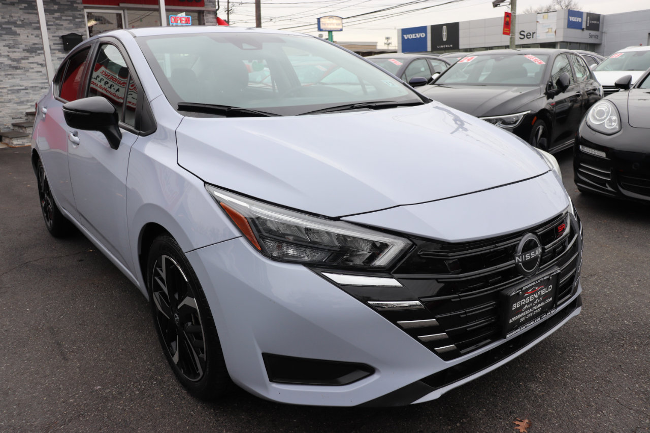 Used 2024 Nissan Versa SR image 7
