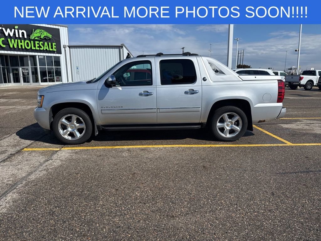 Used 2013 Chevrolet Avalanche LTZ AWD/4WD image 5