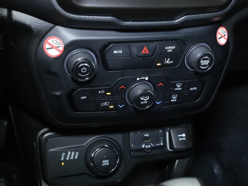 Used 2023 Jeep Renegade Latitude AWD/4WD image 23