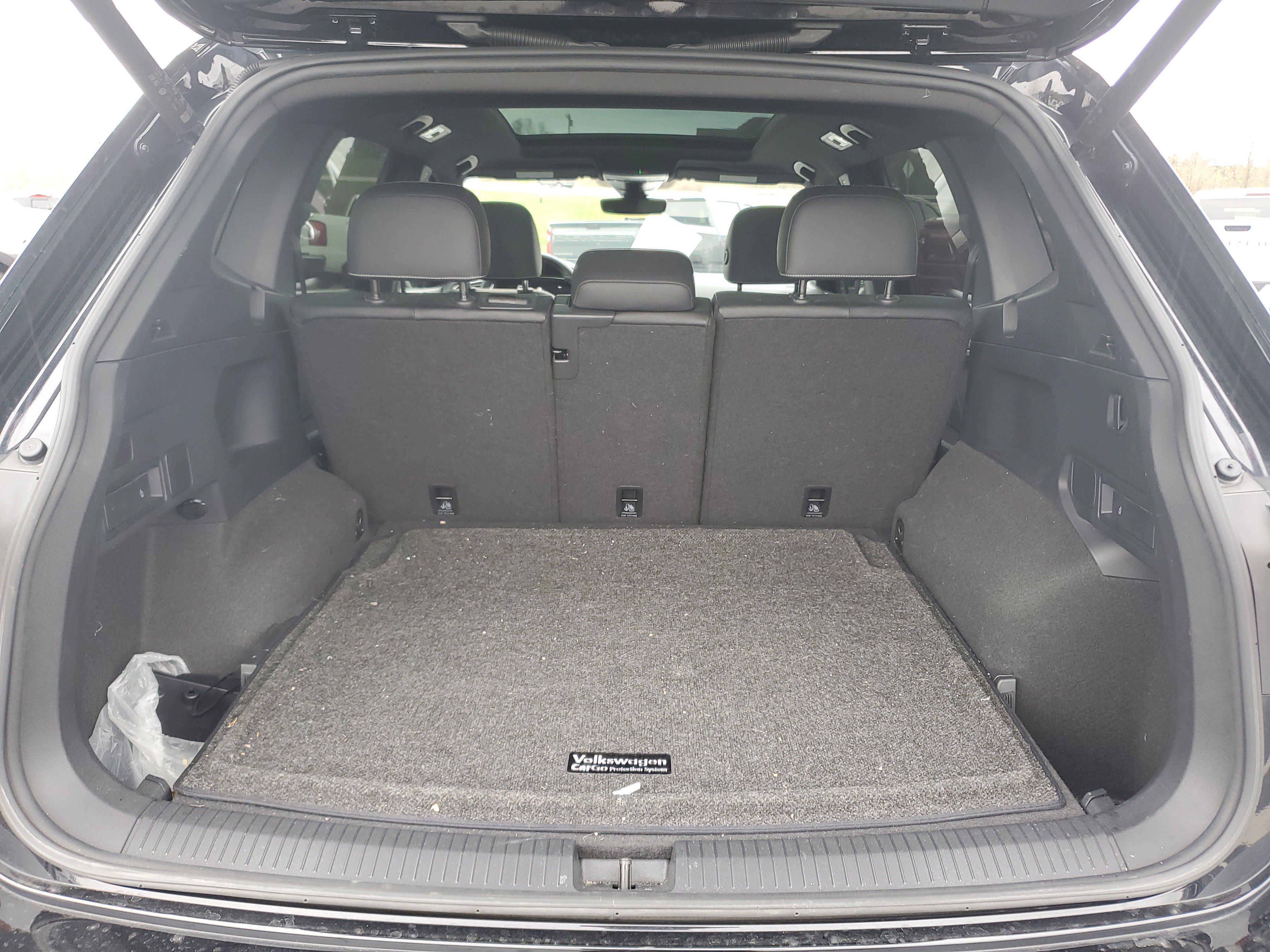 Used 2024 Volkswagen Tiguan SE R-Line image 10