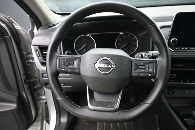 Used 2025 Nissan Rogue SV AWD/4WD image 19