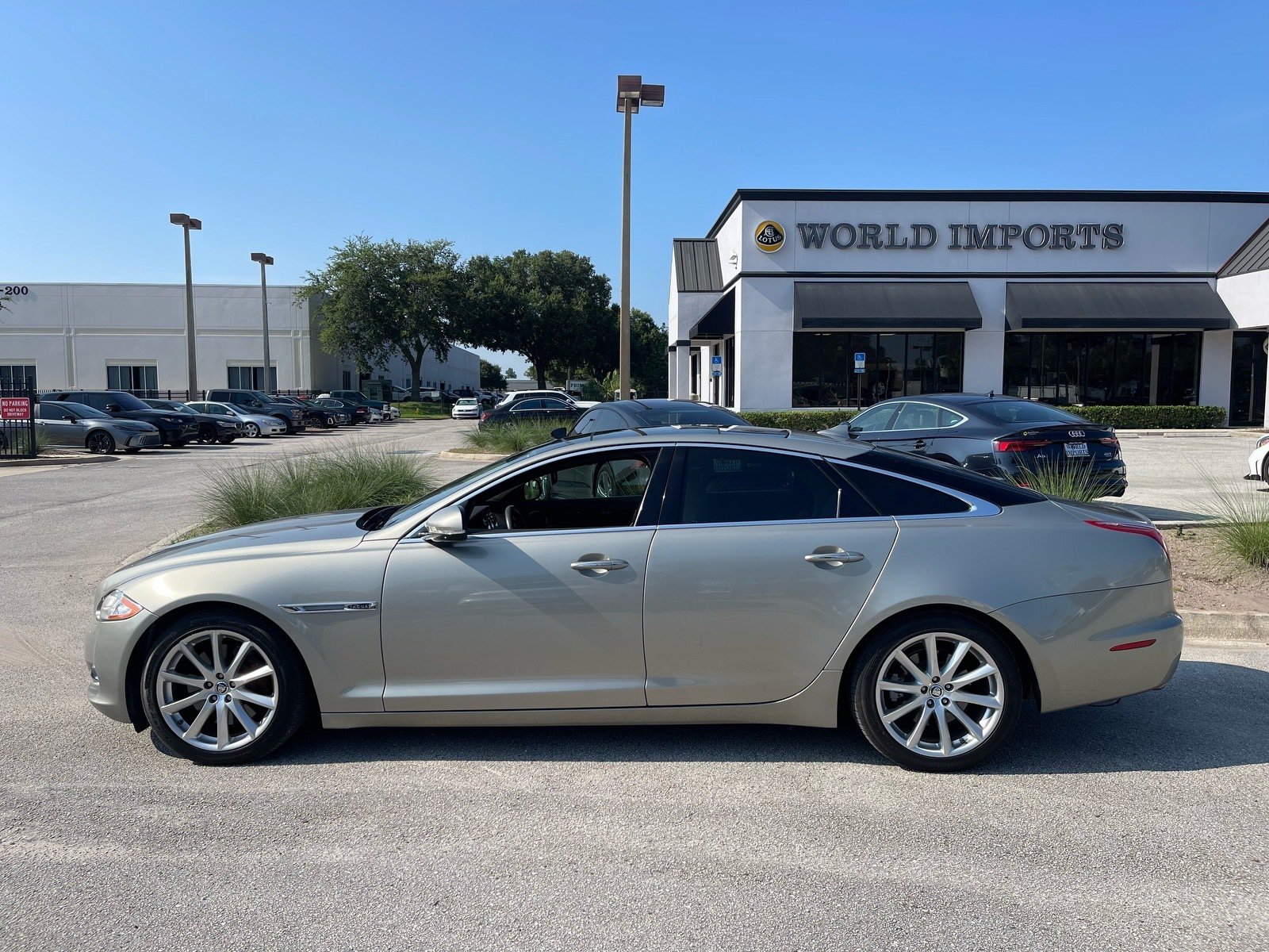 Used 2013 Jaguar XJ RWD image 50