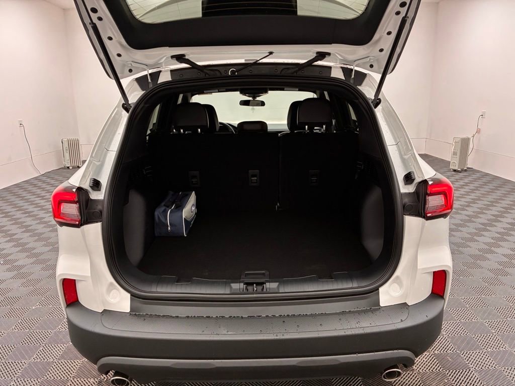 New 2026 Ford Escape ST-Line w/ Cold Weather Package image 10