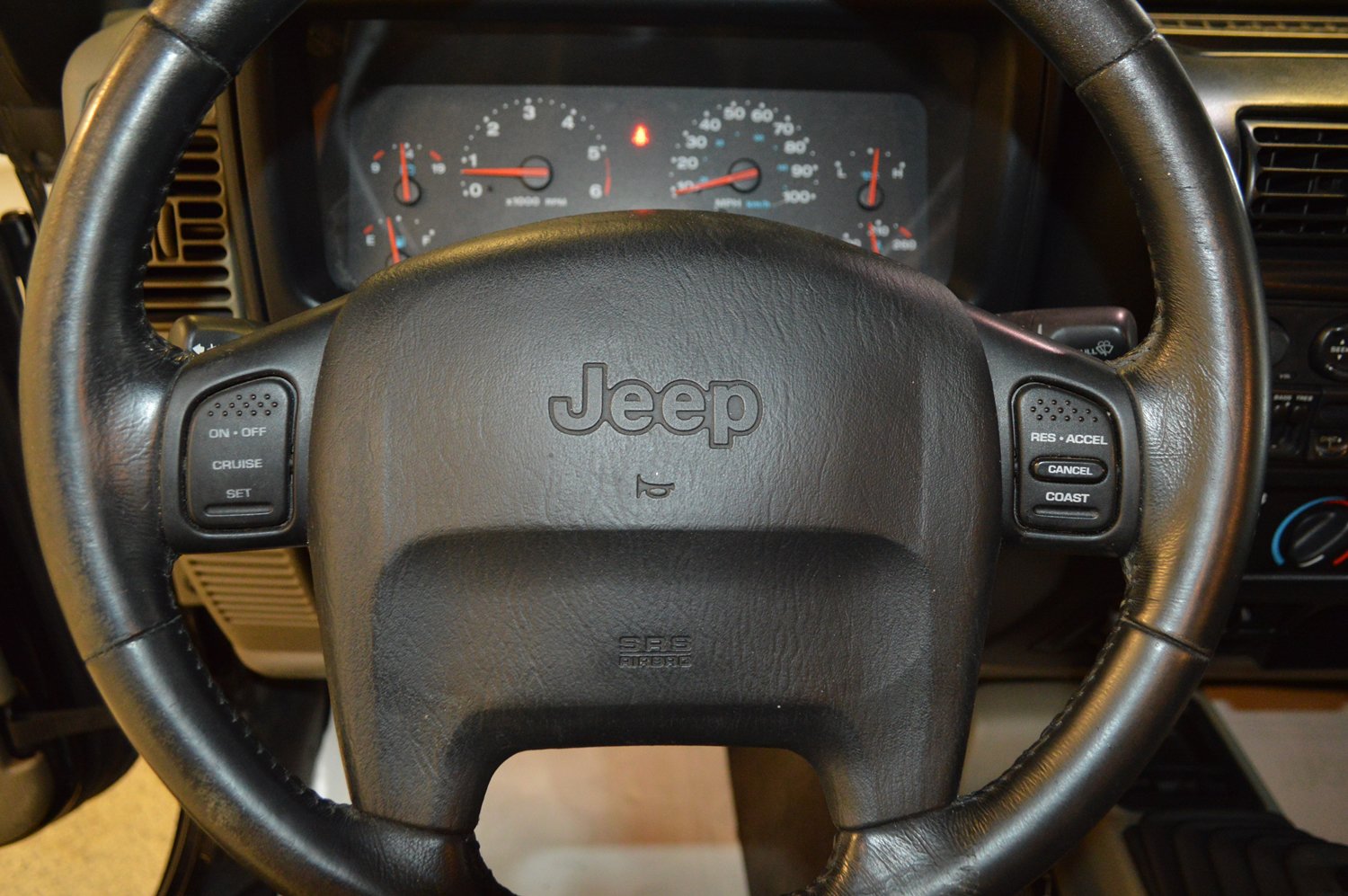 Used 2004 Jeep Wrangler Sahara w/ Dual Top Group AWD/4WD image 16