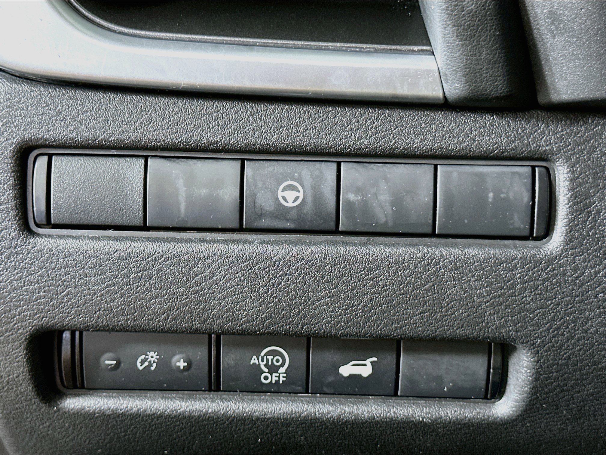 Used 2025 Nissan Rogue SV AWD/4WD image 17