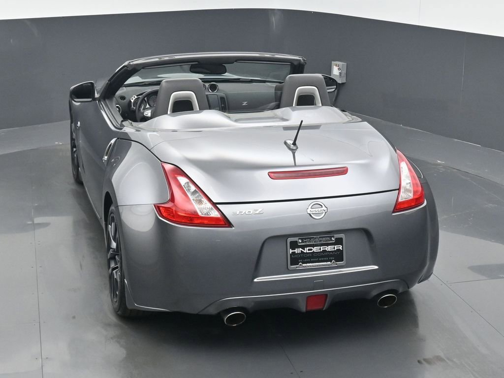 Used 2016 Nissan 370Z Roadster image 18