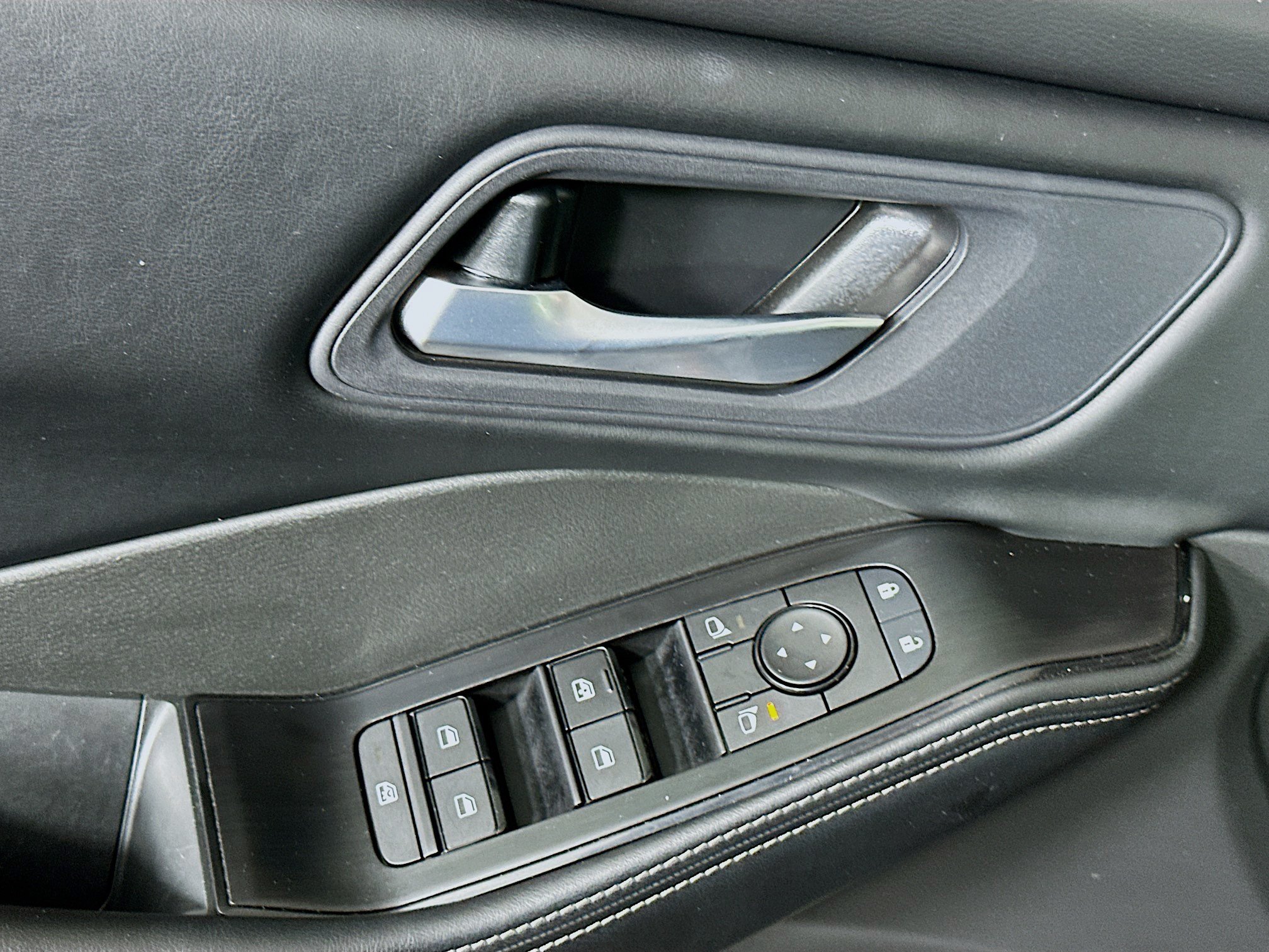 Used 2026 Nissan Rogue SV AWD/4WD image 15