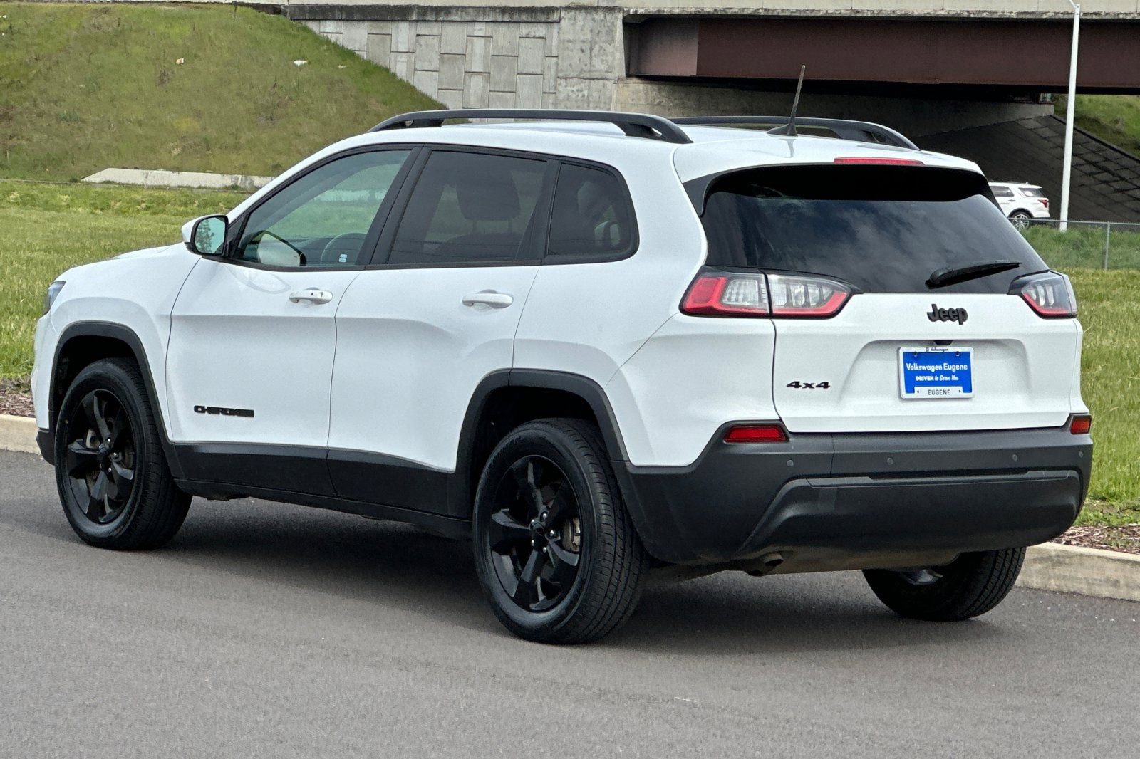 Used 2020 Jeep Cherokee Latitude Plus image 5
