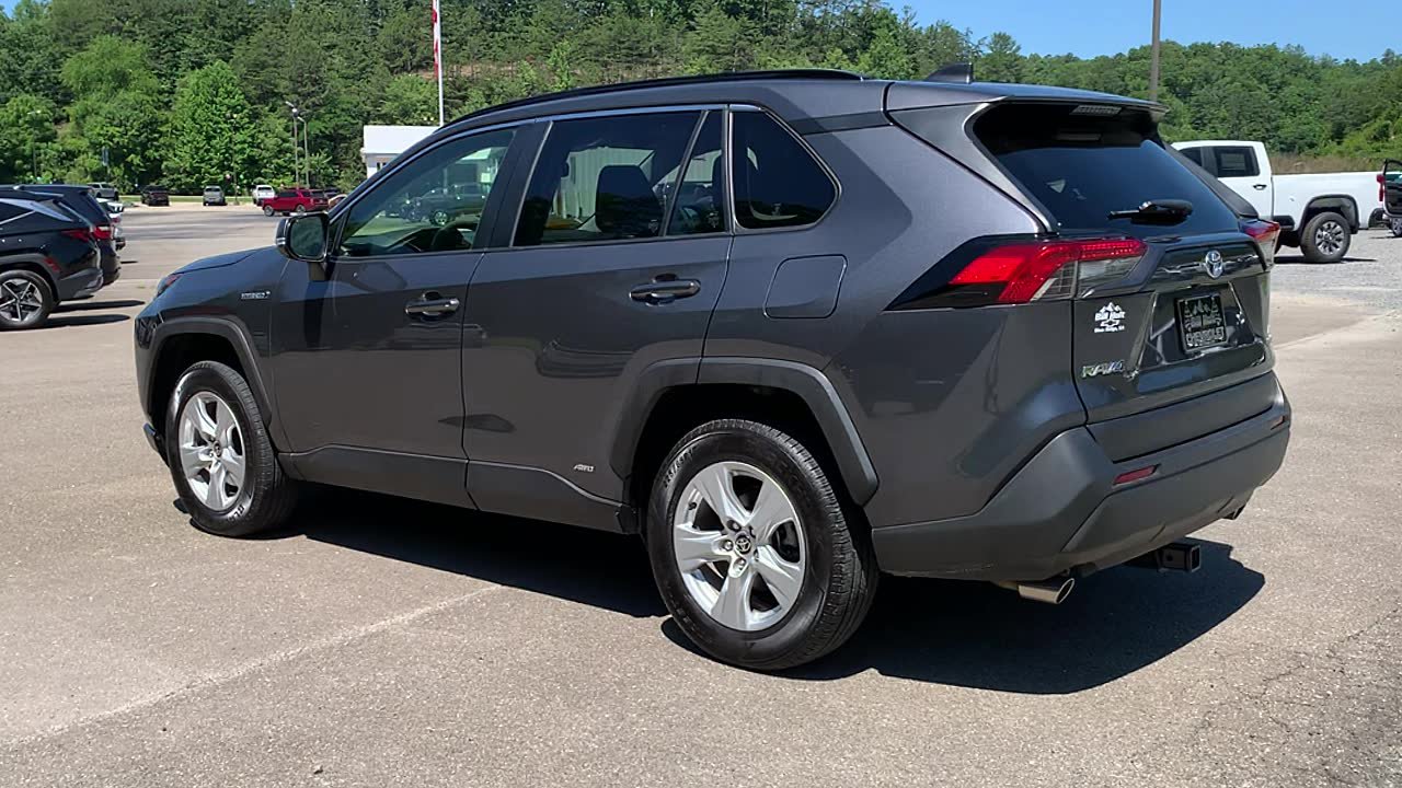 Used 2020 Toyota RAV4 LE w/ Carpet Mat Package AWD/4WD image 5