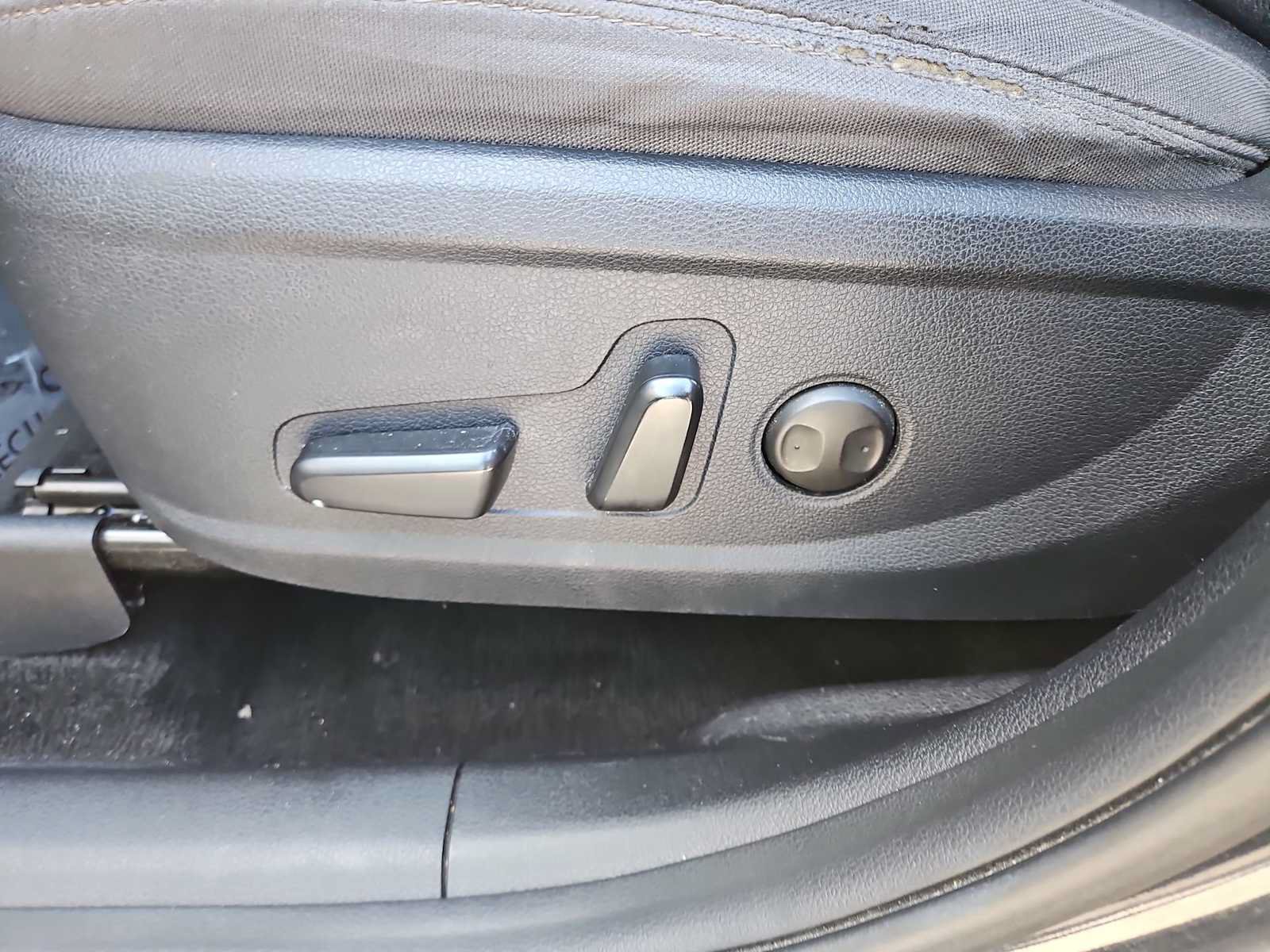 Used 2019 Hyundai Santa Fe SEL FWD image 18