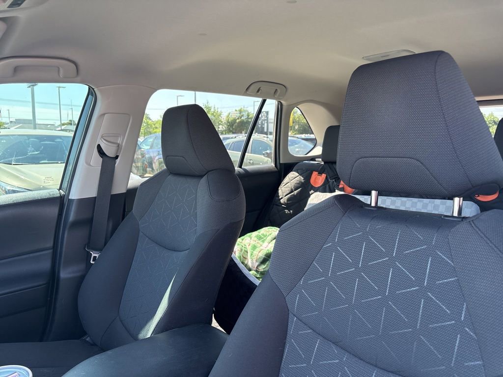 Used 2022 Toyota RAV4 XLE FWD image 4