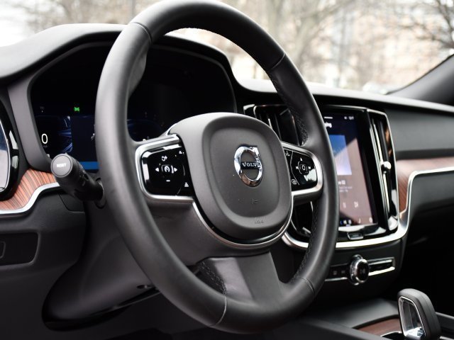 Used 2025 Volvo V60 B5 Cross Country Plus image 11