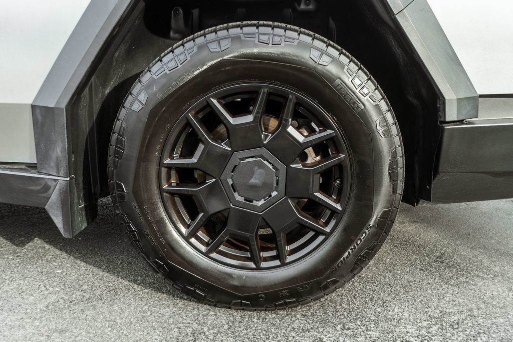 Used 2024 Tesla Cybertruck AWD Crew Cab image 30