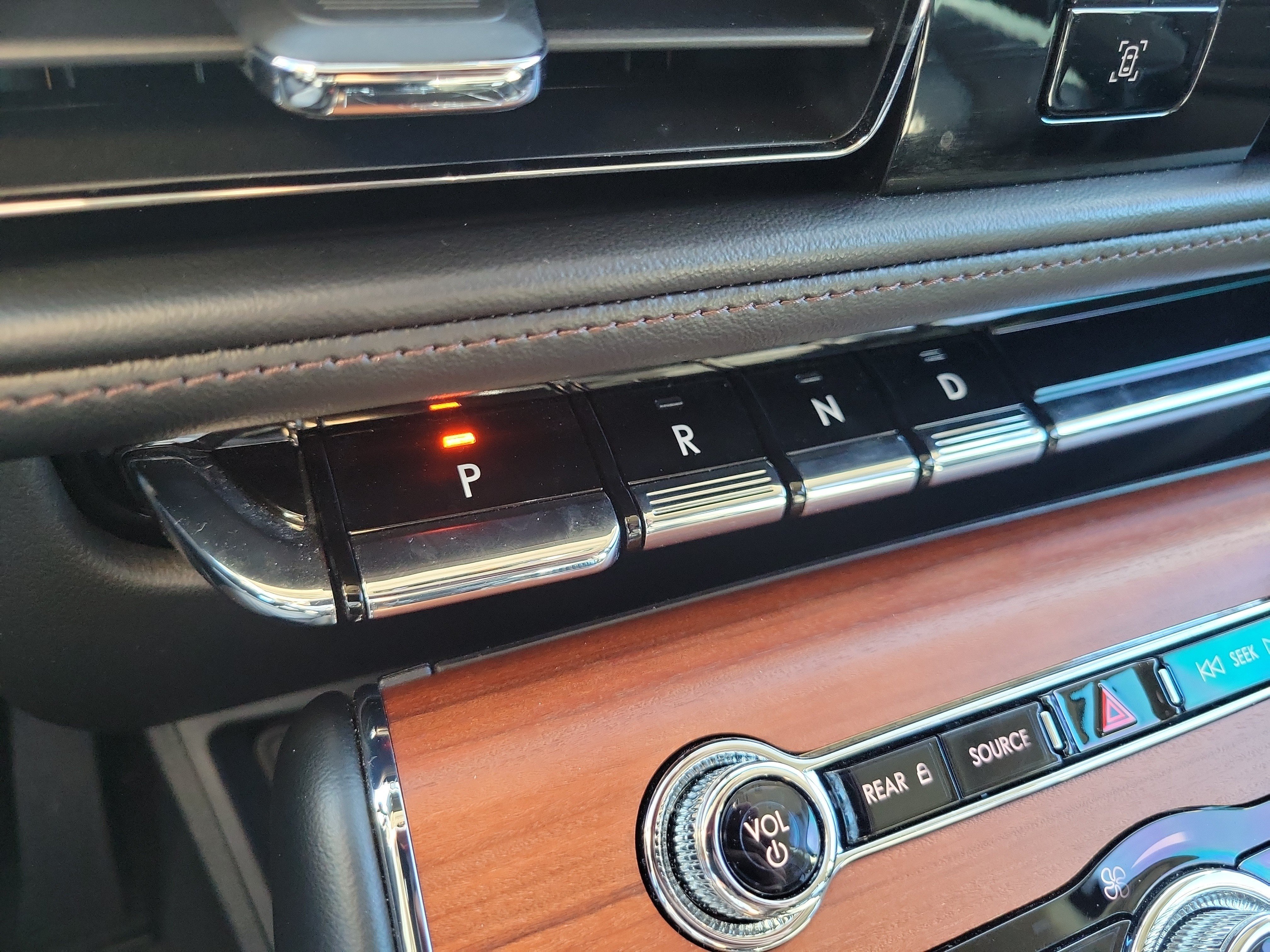 Used 2024 Lincoln Aviator Reserve w/ Equipment Group 201A RWD image 32