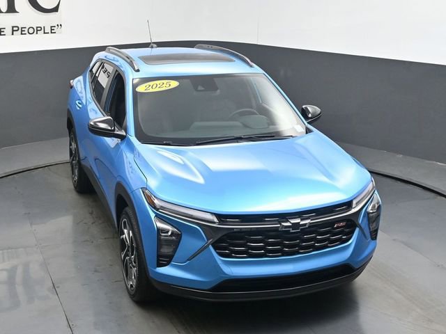 Used 2025 Chevrolet Trax RS w/ Sunroof Package FWD image 47