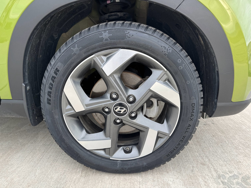 Used 2022 Hyundai Venue SEL w/ Cargo Package image 2