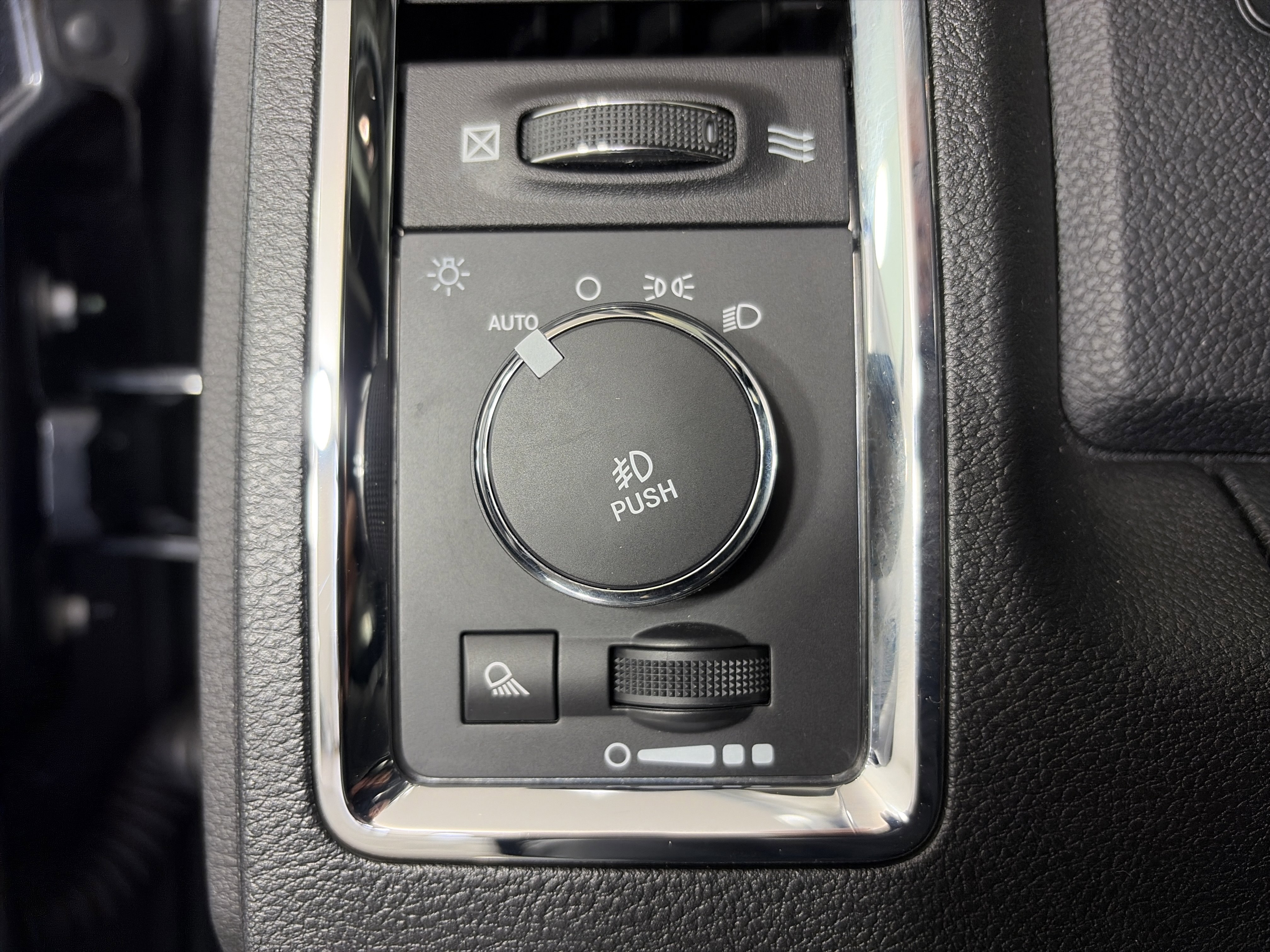 Used 2016 RAM 1500 Laramie w/ Convenience Group image 30