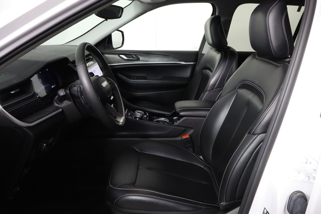 Used 2023 Jeep Grand Cherokee Limited AWD/4WD image 16