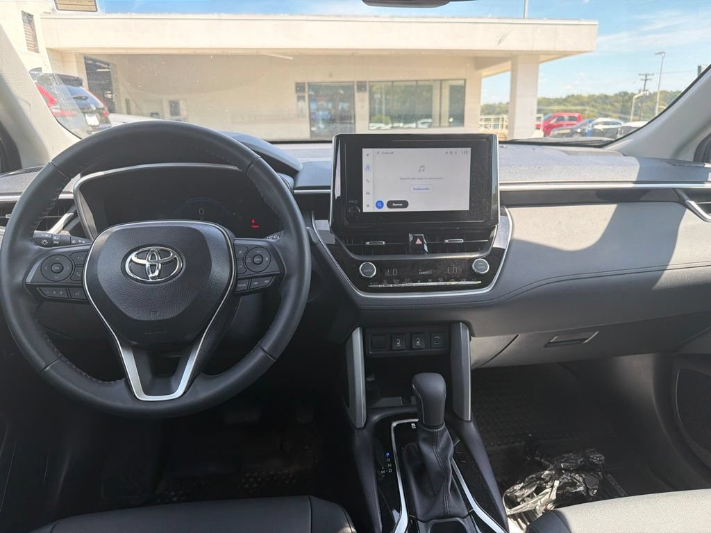 Used 2025 Toyota Corolla Cross XLE FWD image 48