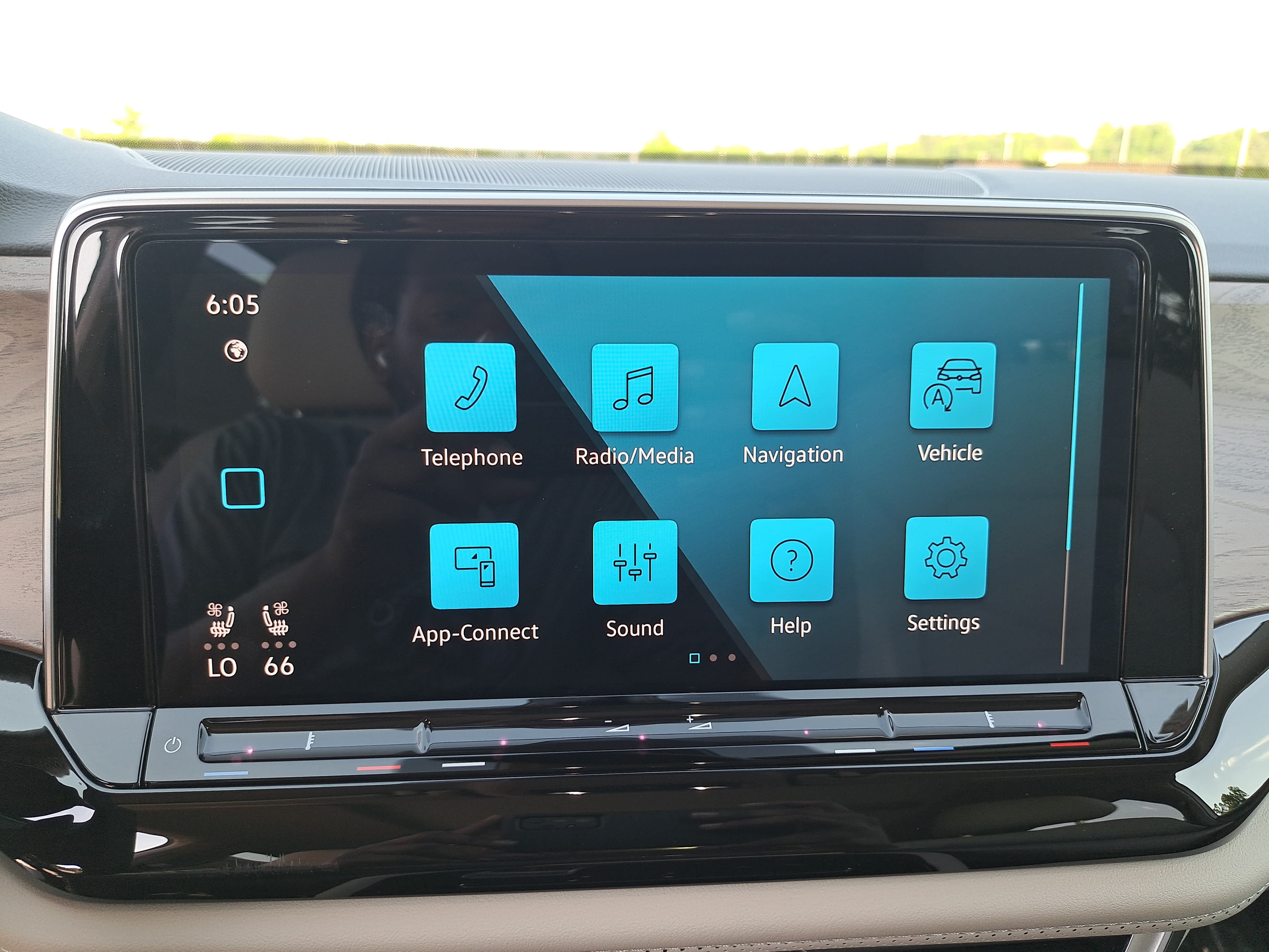 New 2026 Volkswagen Atlas SE FWD image 23