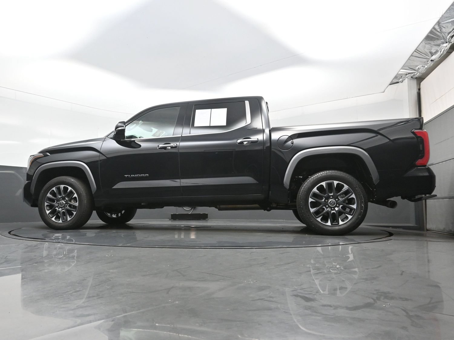Used 2023 Toyota Tundra Limited AWD/4WD image 28