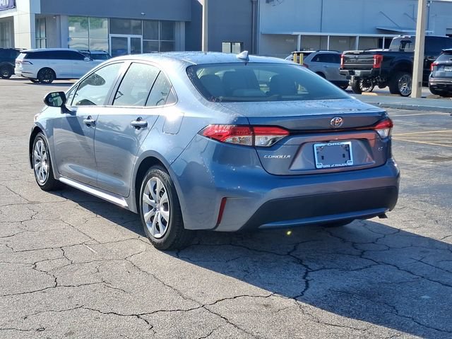 Used 2022 Toyota Corolla LE FWD image 3