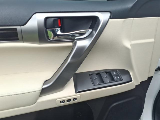 Used 2023 Lexus GX 460 Luxury w/ Accessory Package AWD/4WD image 15