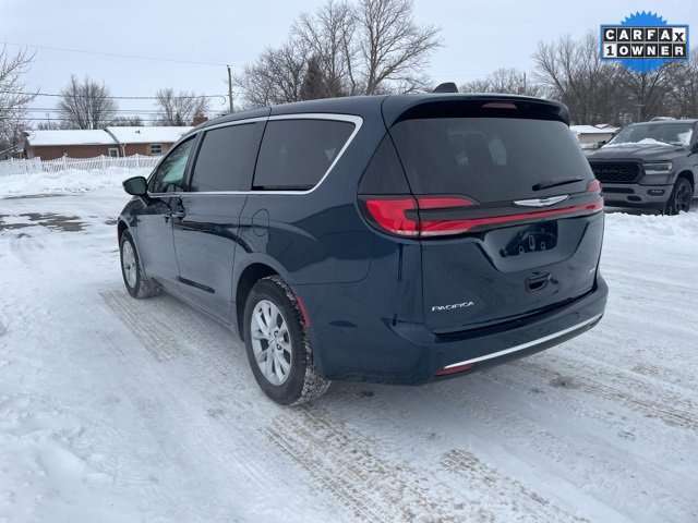 Used 2025 Chrysler Pacifica Select image 2