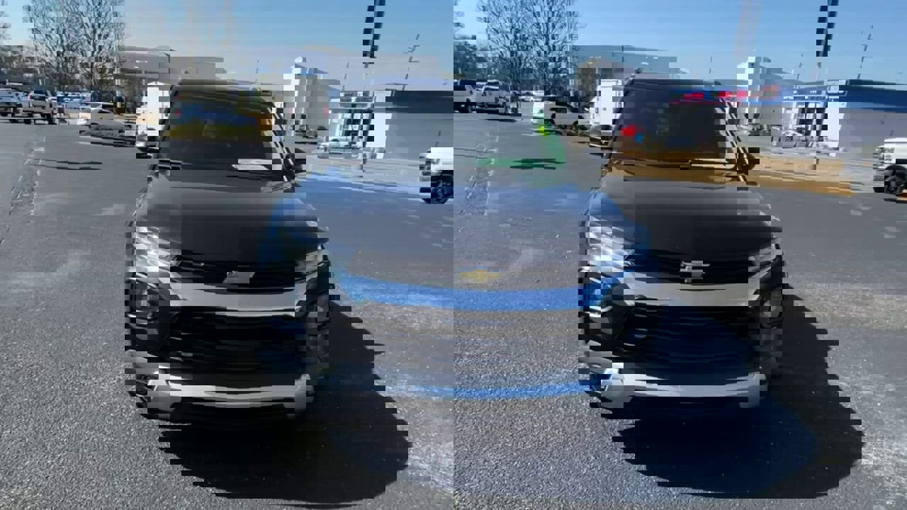 Used 2023 Chevrolet TrailBlazer LT w/ Convenience Package image 3