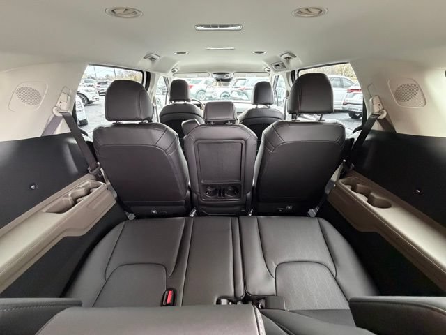 Used 2026 Kia Carnival LXS FWD image 17