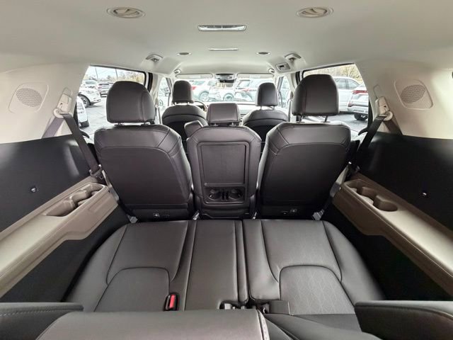 Used 2026 Kia Carnival LXS image 17