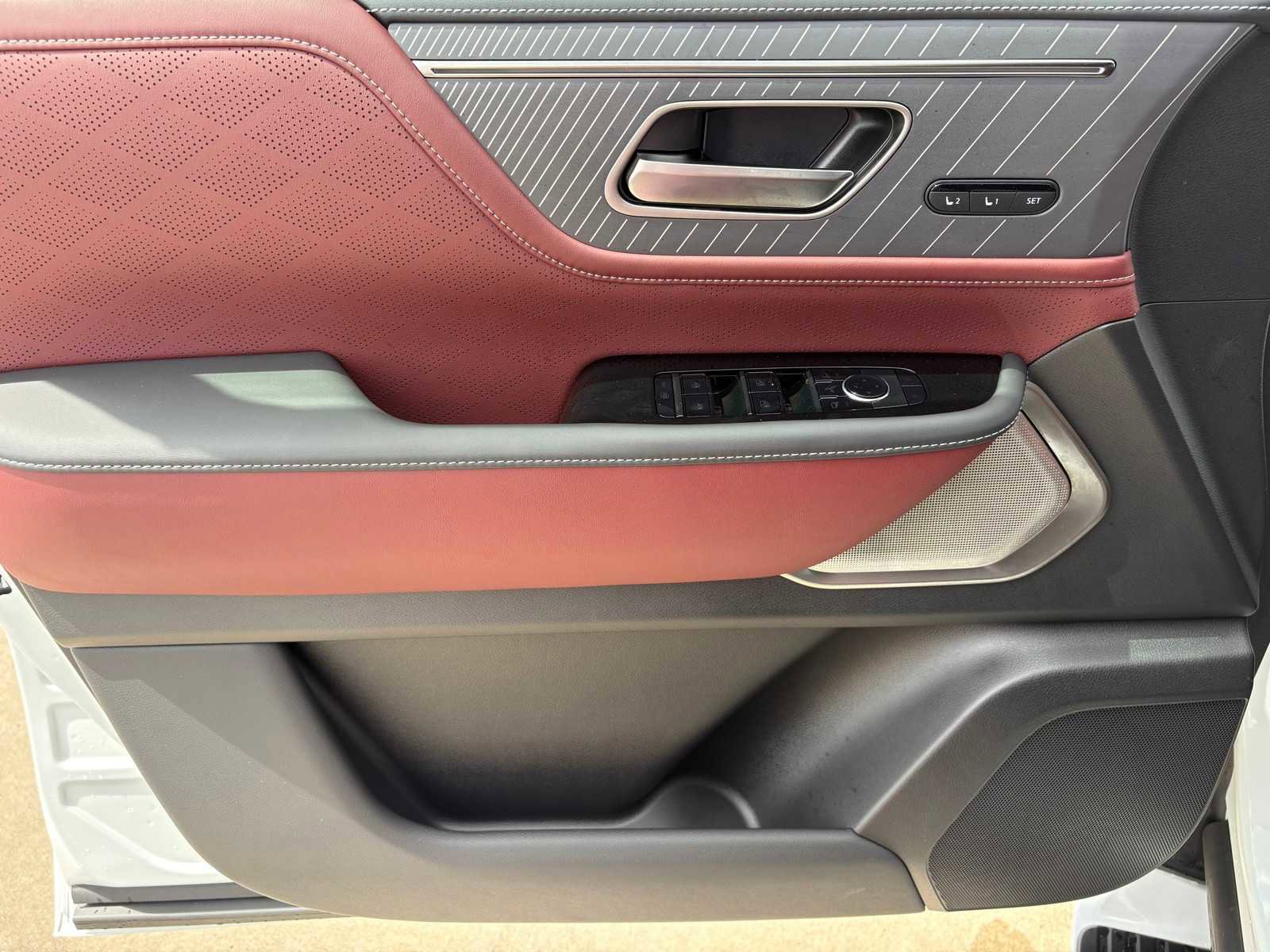 New 2026 INFINITI QX80 Autograph w/ Premium Cargo Package image 13