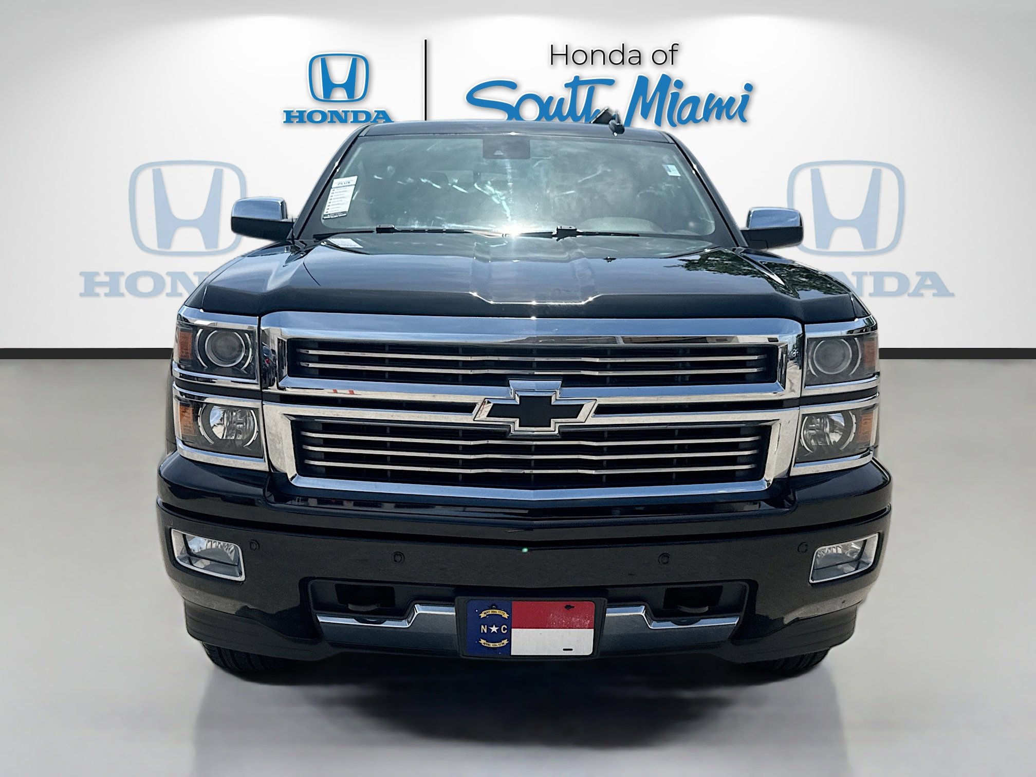Used 2015 Chevrolet Silverado 1500 High Country w/ High Country Premium Package AWD/4WD image 2