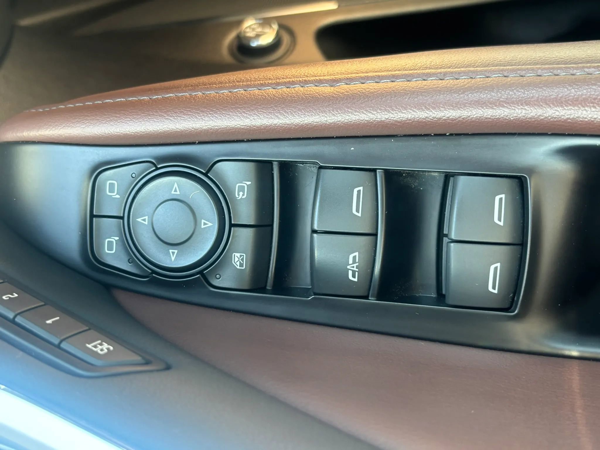 Used 2018 Buick Enclave Avenir w/ Avenir Technology Package AWD/4WD image 8