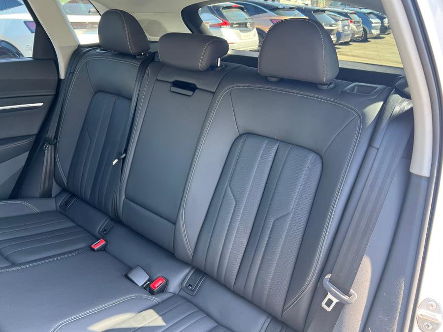 Used 2024 Audi Q8 e-tron Premium Plus w/ Premium Plus Package image 40
