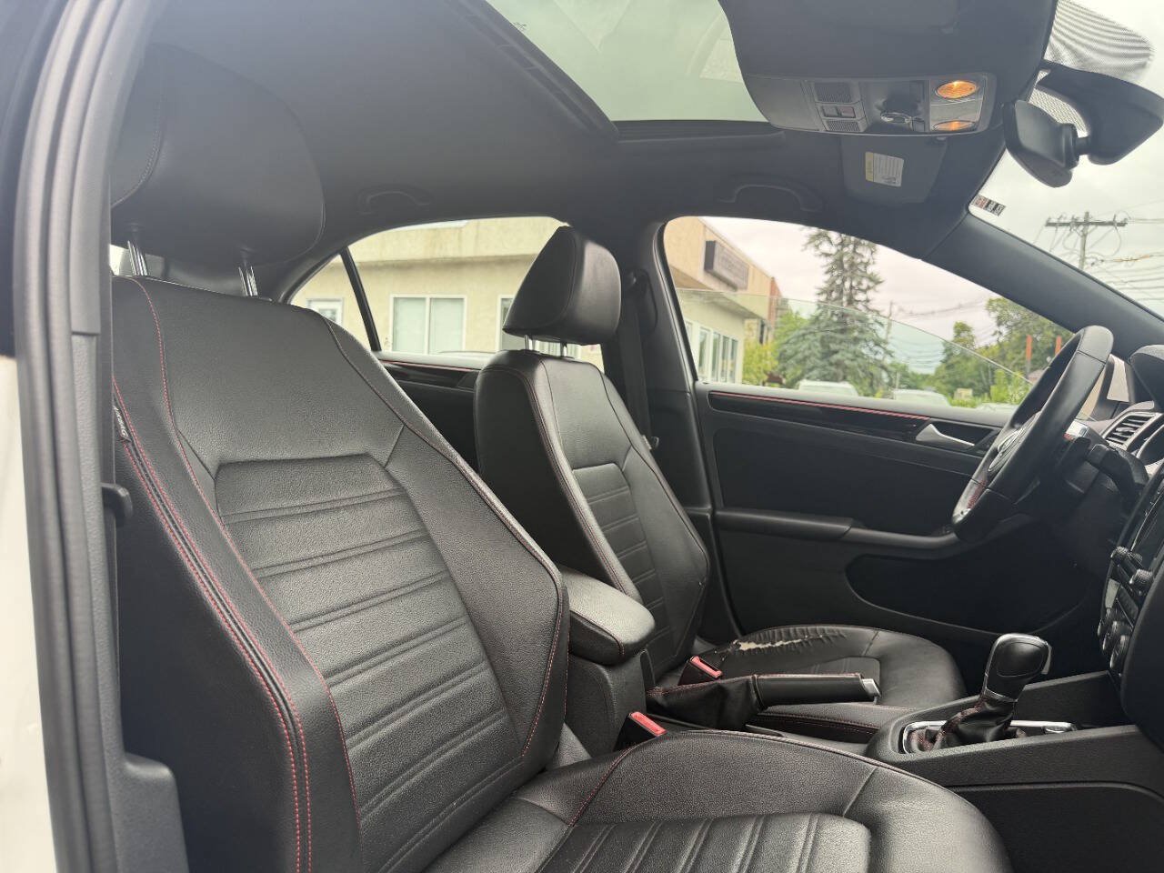 Used 2017 Volkswagen Jetta GLI FWD image 28