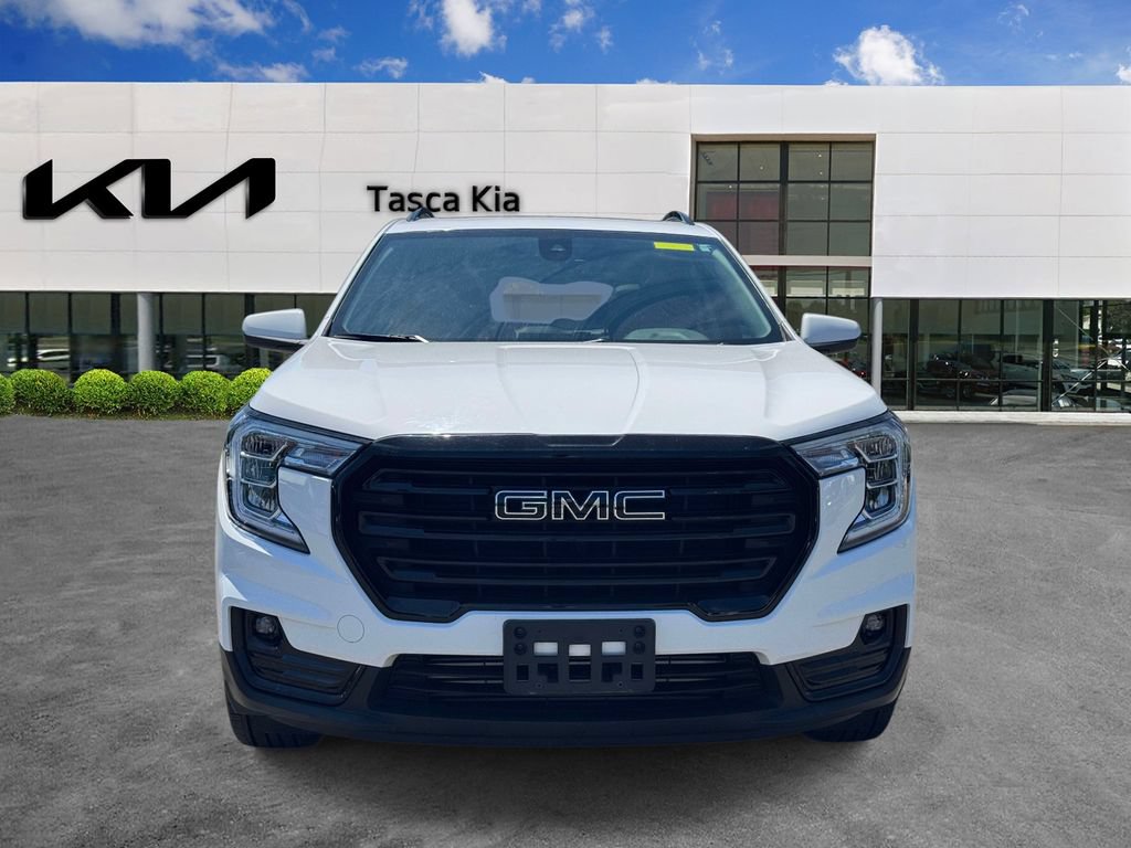 Used 2022 GMC Terrain SLT w/ Infotainment Package II AWD/4WD image 2